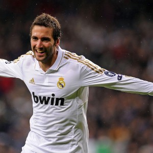 开云入口-激战FPX分钟，当哈登的绝杀、纳达尔的怒吼与水晶爆炸同时发生，当绝杀、怒吼与爆炸同频，三重巅峰的瞬间交汇